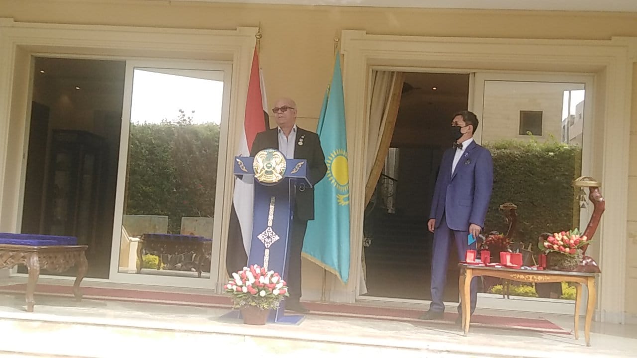 حكومة كازاخستان تمنح الدكتور 